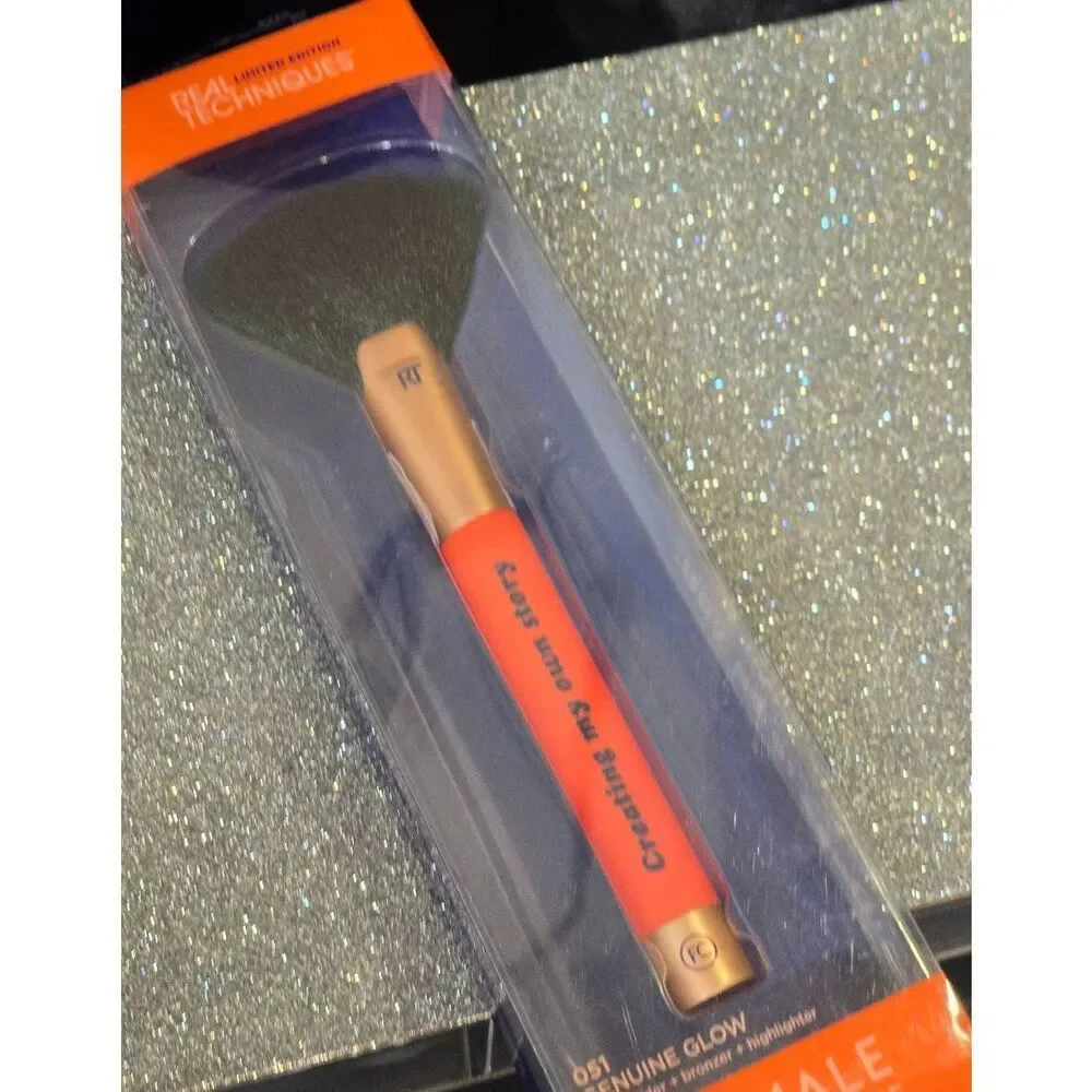Real Techniques Female Collective Genuine Glow Bronzer,Powder,Highlighter‎ Brush